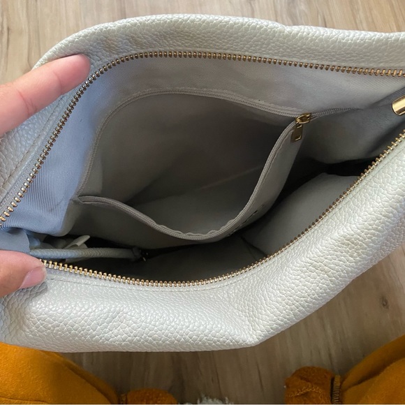 A New Day | Light Gray Crossbody Bag with Adjustable Strap - Picture 10 of 16